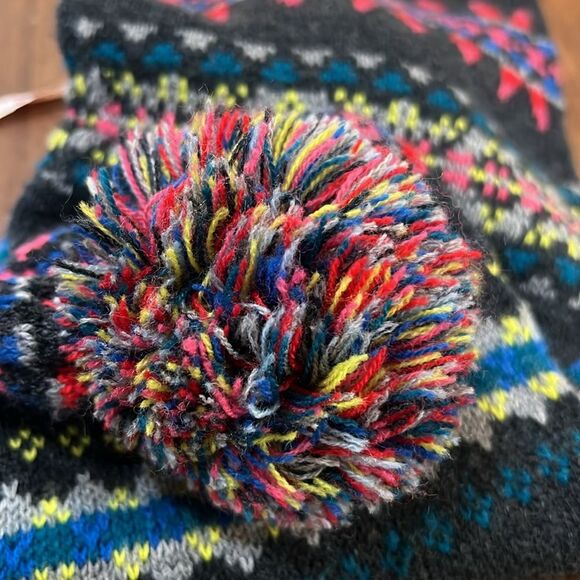 American Eagle Fair Isle Knit Scarf Pom Poms Long Unisex Winter Accessory Cozy - Picture 6 of 6